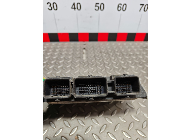 Блок управления двигателем к Opel Vivaro, 2004г.