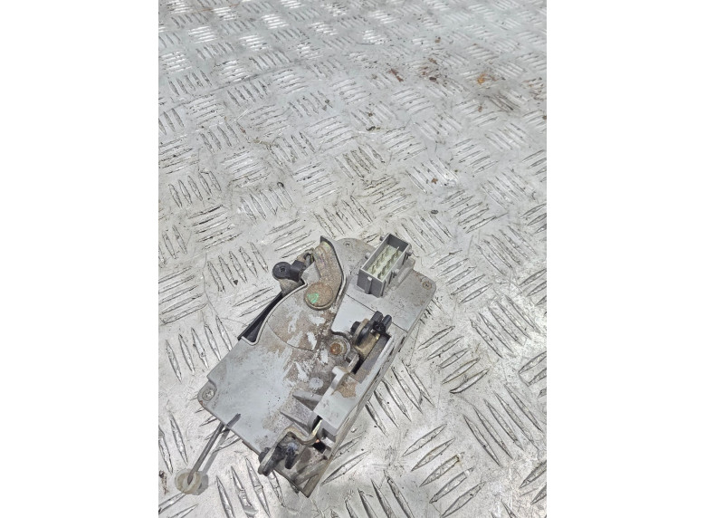 Замок двери передней правой к Peugeot 406, 2001г.