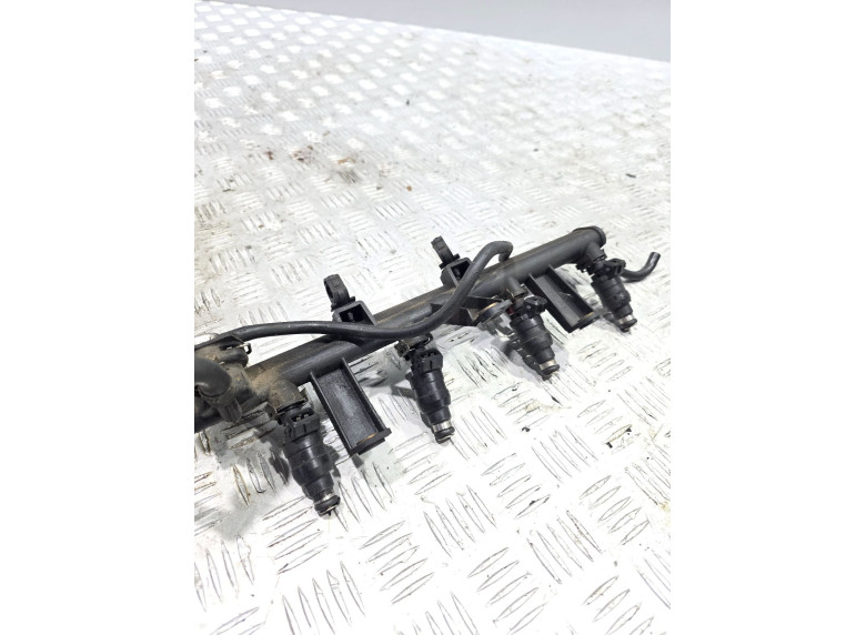 Форсунка к Peugeot 406, 2001г.