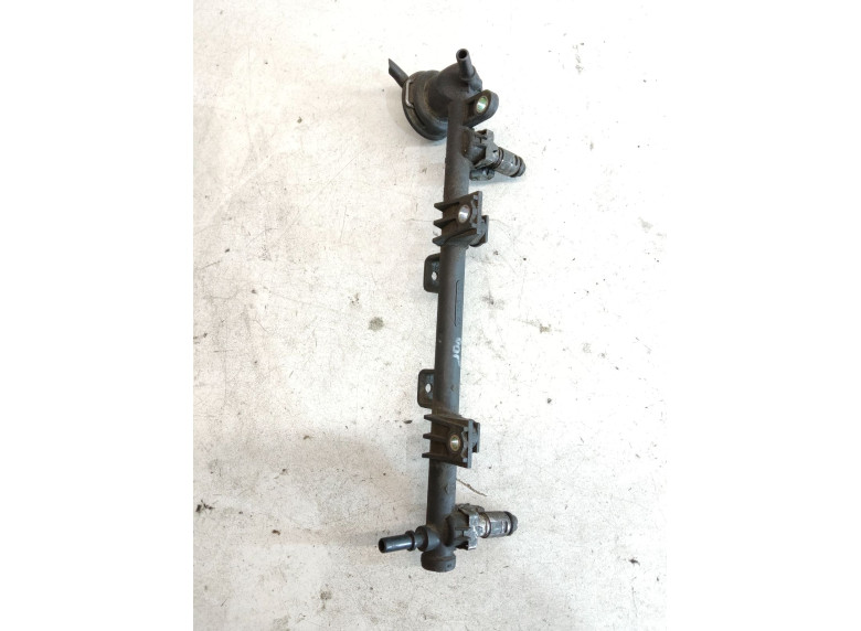 Топливная рампа к Citroen Xantia, 1999г.