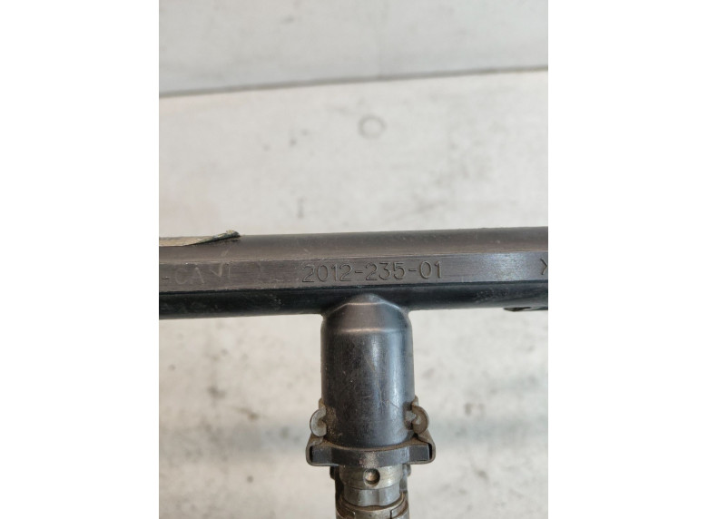 Топливная рампа к Ford Fiesta, 2004г.