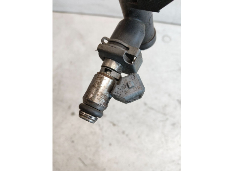 Топливная рампа к Ford Fiesta, 2004г.