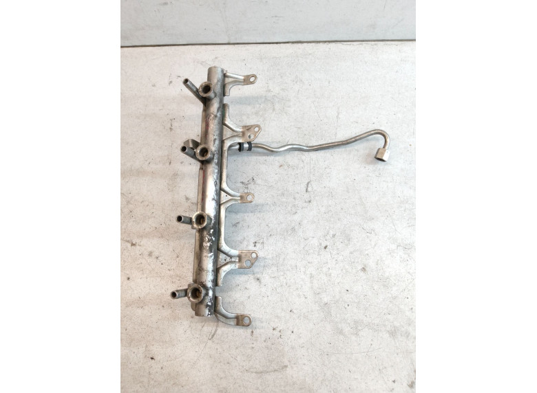 Топливная рампа к Volkswagen Passat, 2008г.