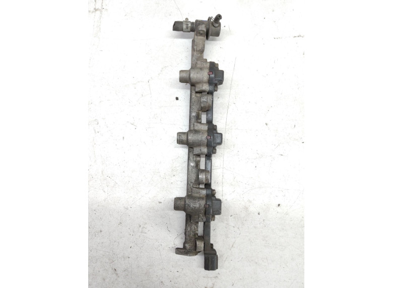 Топливная рампа к Mazda Xedos 6, 1999г.