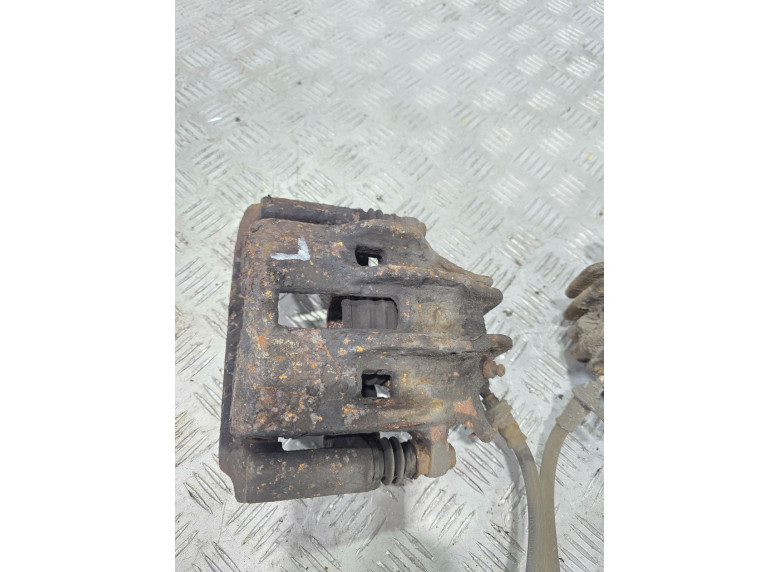 Суппорт передний левый к Peugeot 406, 2001г.