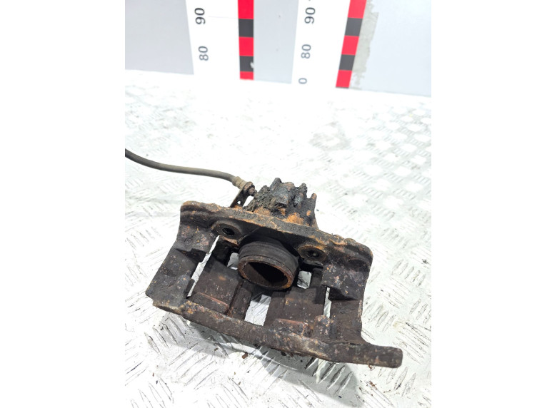 Суппорт передний левый к Peugeot 406, 2001г.