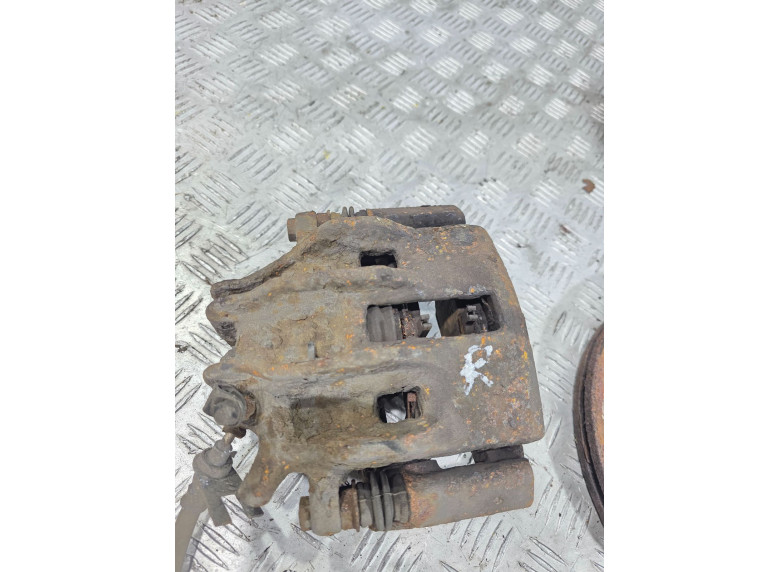 Суппорт передний правый к Peugeot 406, 2001г.