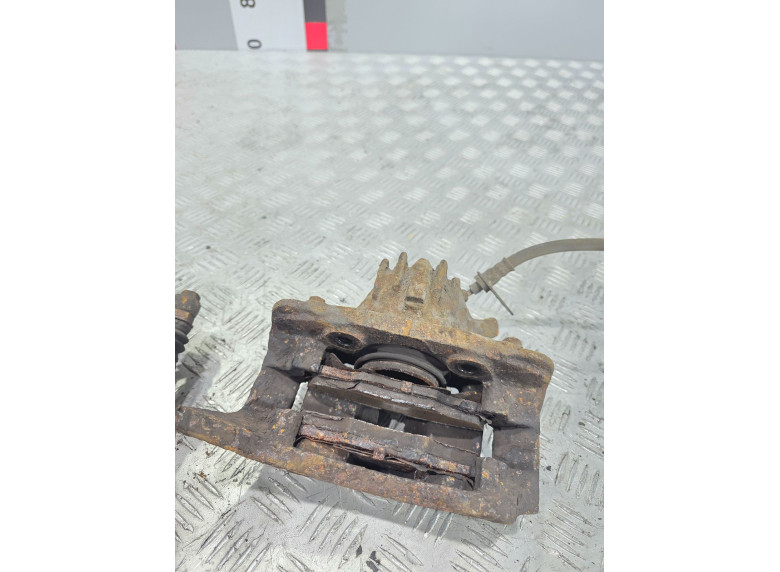 Суппорт передний правый к Peugeot 406, 2001г.