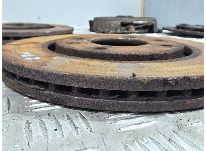 Диск тормозной передний к Peugeot 406, 2001г.