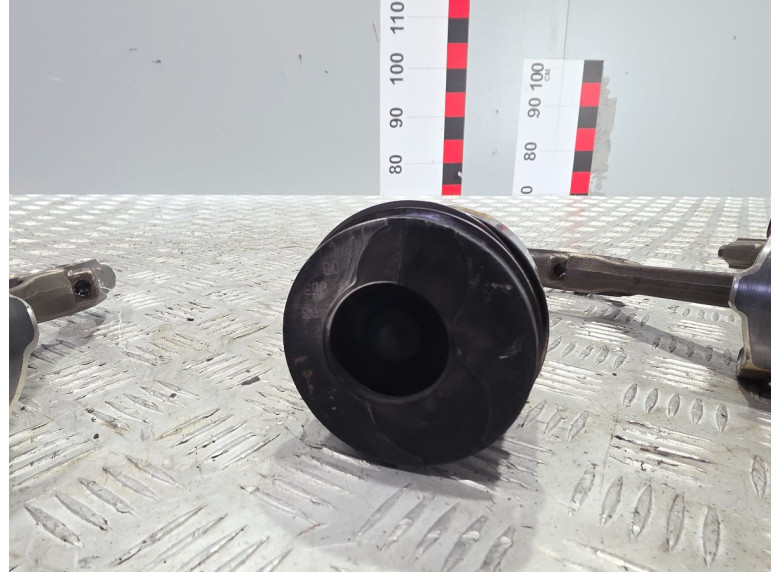 Поршень к Renault Trafic, 2004г.