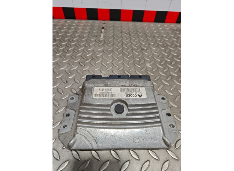 Блок управления двигателем к Renault Scenic, 2004г.