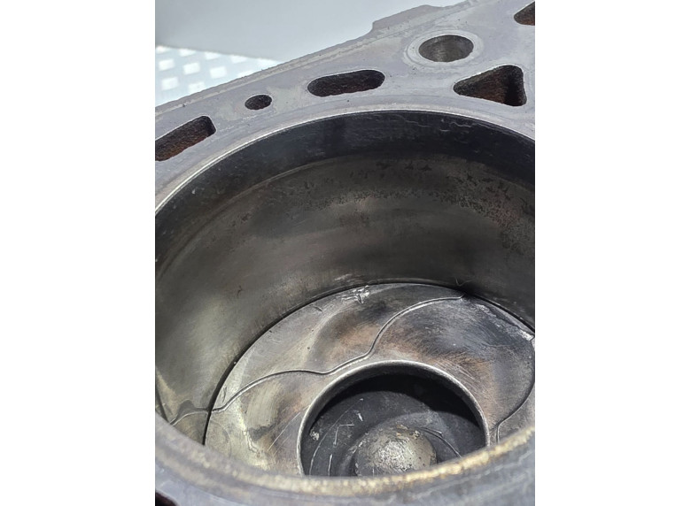 Блок цилиндров к Renault Laguna, 2002г.