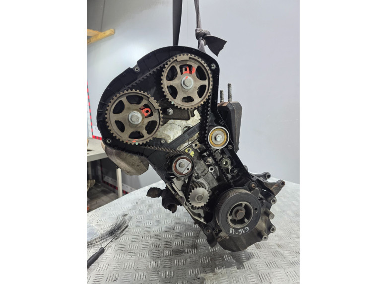 Двигатель к Peugeot 406, 2001г.