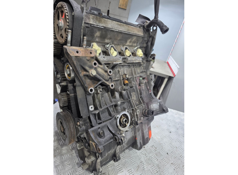 Двигатель к Peugeot 406, 2001г.