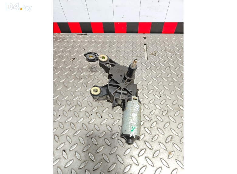 Моторчик заднего стеклоочистителя (дворника) к Volkswagen Golf 2001 г.