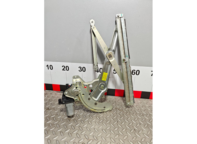 Стеклоподъемник электрический передний правый к Suzuki Alto, 2010г.