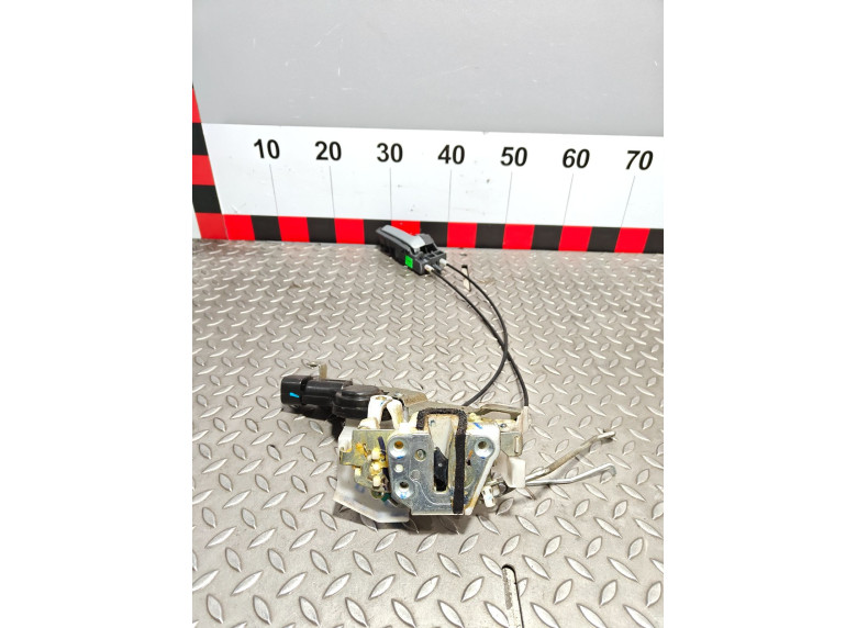 Замок двери передней правой к Suzuki Alto, 2010г.