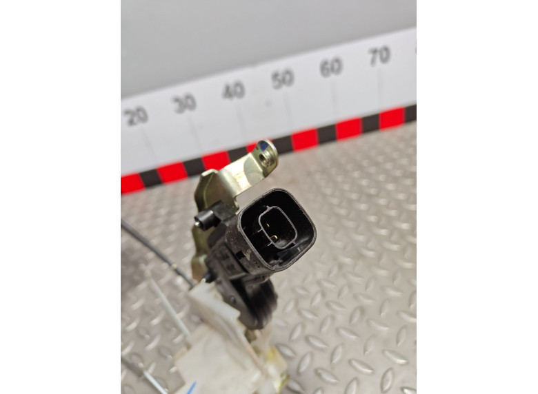 Замок двери передней правой к Suzuki Alto, 2010г.