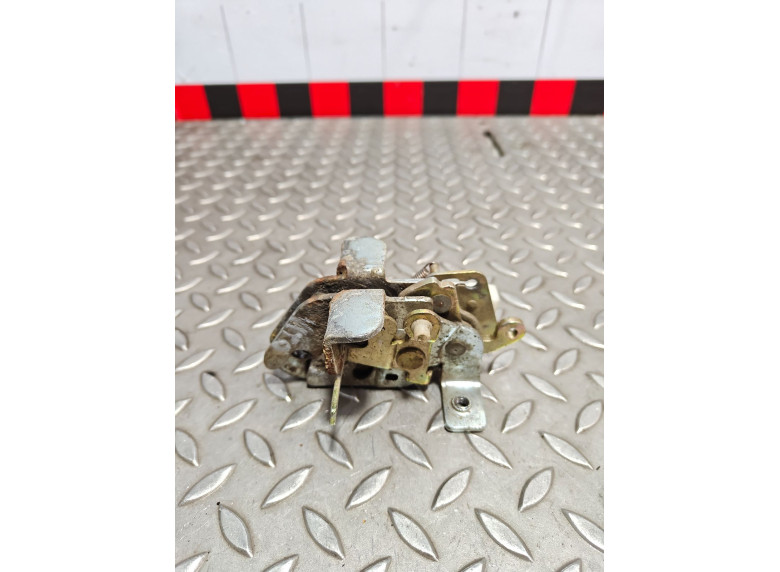 Замок багажника к Mercedes Vito W638, 2000г.