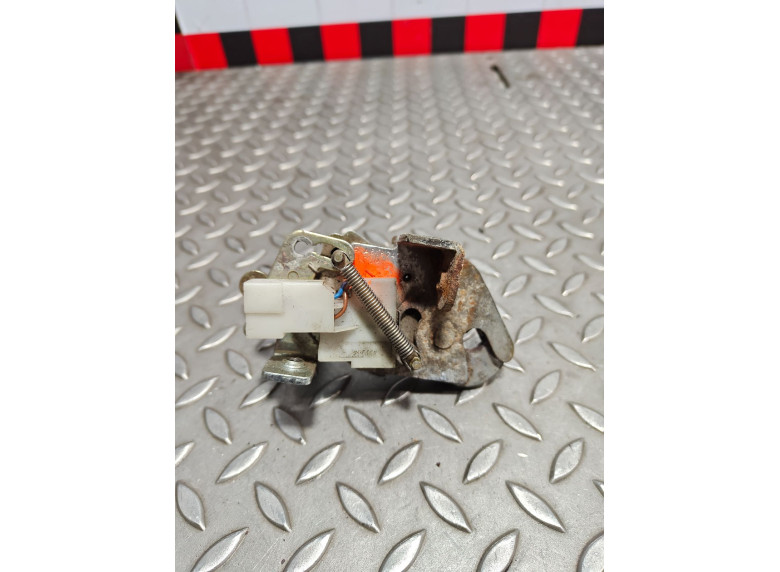 Замок багажника к Mercedes Vito W638, 2000г.