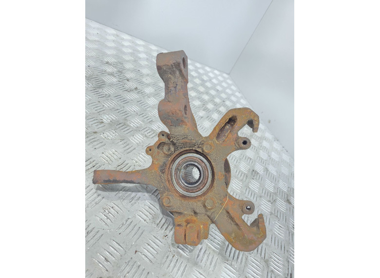 Кулак поворотный левый к Chrysler Voyager, 1998г.