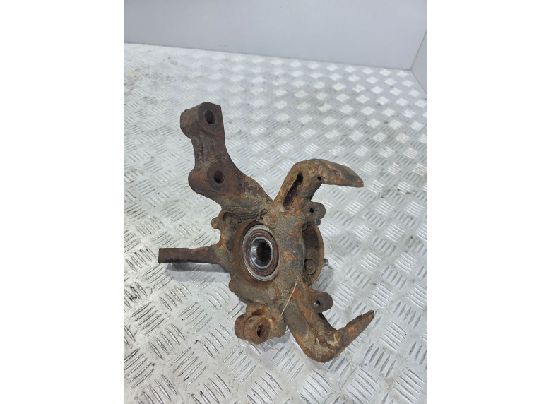 Кулак поворотный левый к Chrysler Voyager, 1998г.