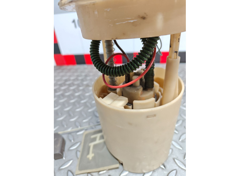 Насос топливный к Peugeot 406, 1999г.