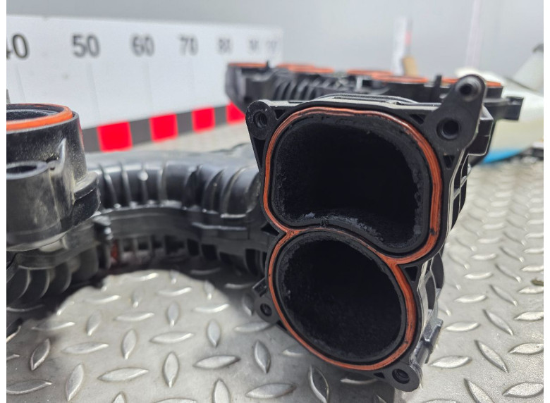 Коллектор впускной к Audi Q7, 2015г.