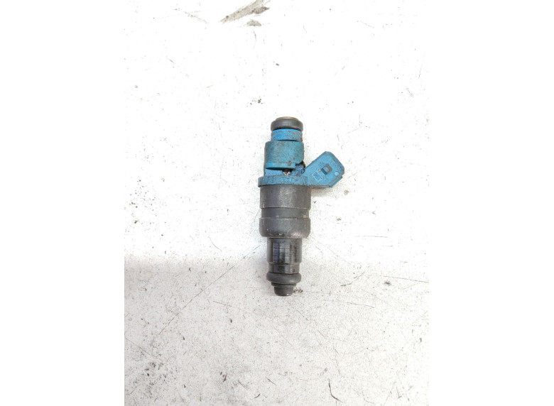 Форсунка к Audi A4, 1998г.