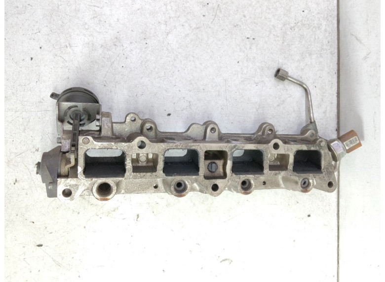 Топливная рампа к Volkswagen Golf, 2006г.