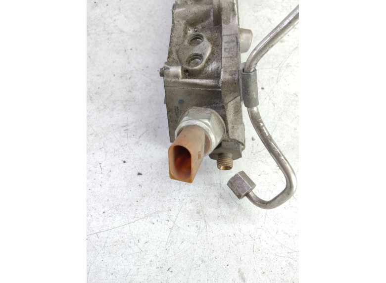 Топливная рампа к Volkswagen Golf, 2006г.