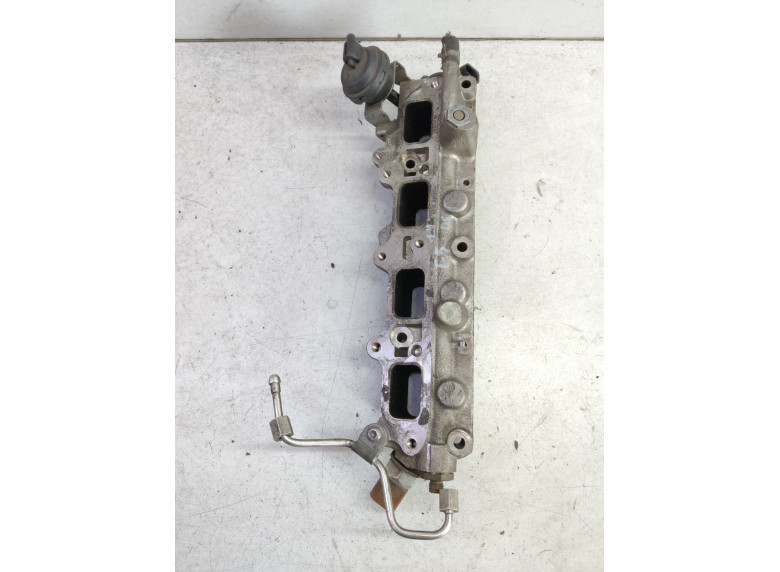 Топливная рампа к Volkswagen Golf, 2006г.