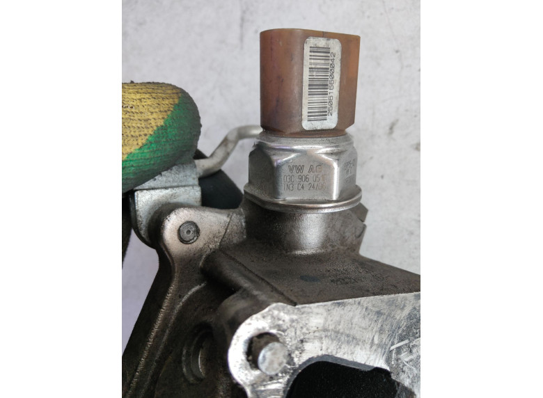 Топливная рампа к Volkswagen Golf, 2006г.