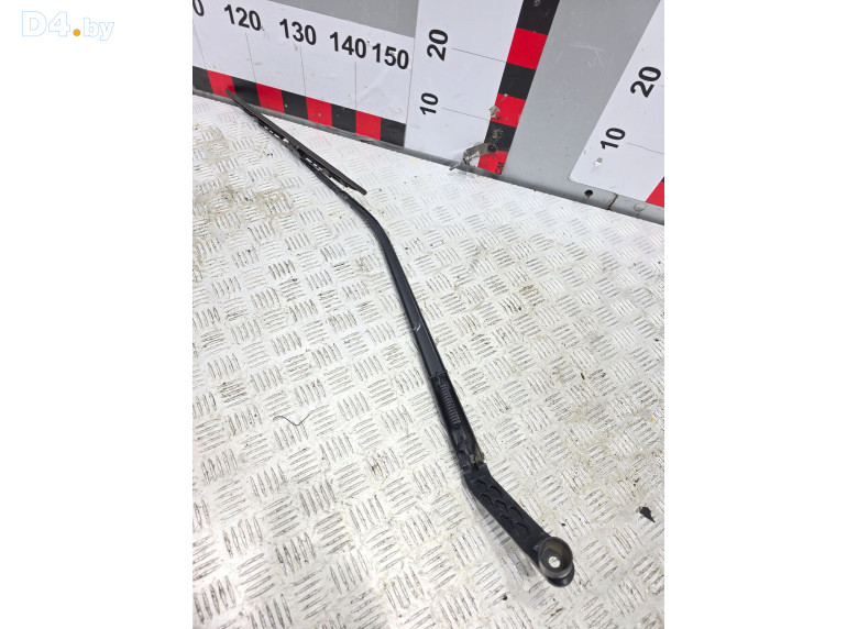 Щеткодержатель (поводок стеклоочистителя, дворник) к Mazda CX9 2007 г.