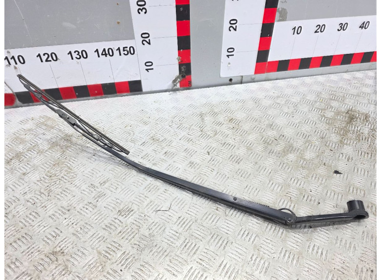 Щеткодержатель (поводок стеклоочистителя, дворник) к Mazda CX9, 2007г.