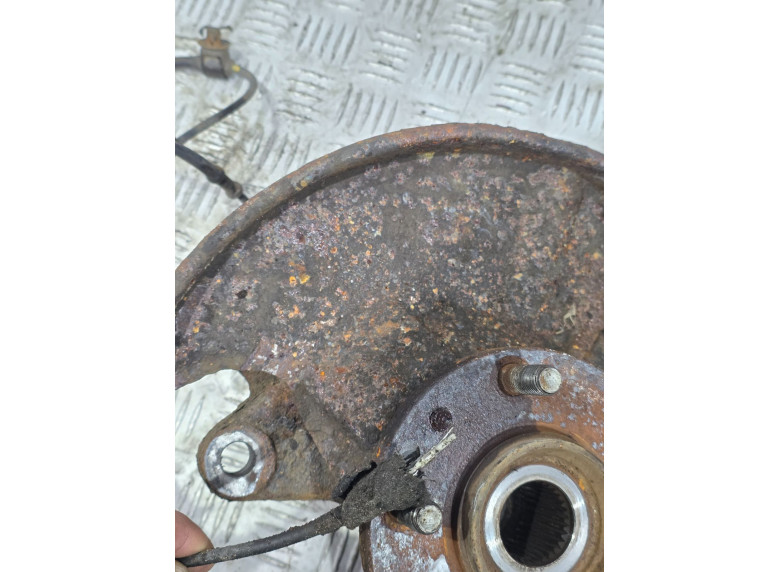 Кулак поворотный левый к Mazda CX9, 2007г.