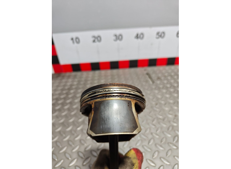 Поршень к Volkswagen Polo, 2005г.