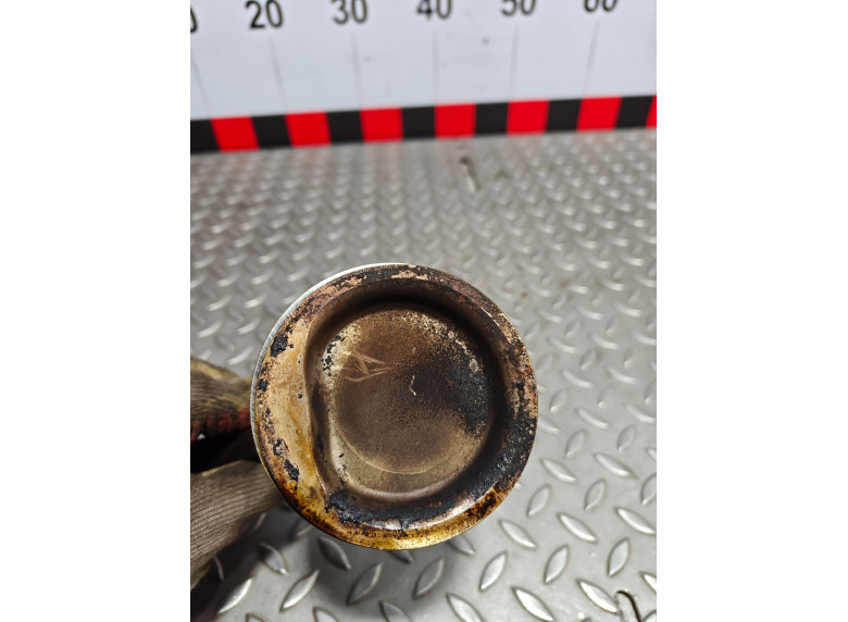 Поршень к Volkswagen Polo, 2005г.