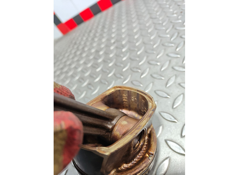 Поршень к Volkswagen Polo, 2005г.