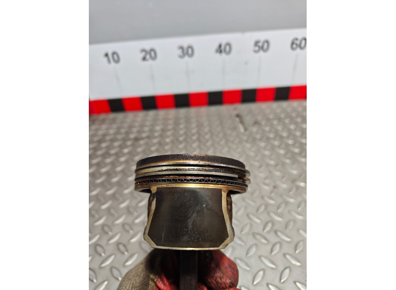 Поршень к Volkswagen Polo, 2005г.