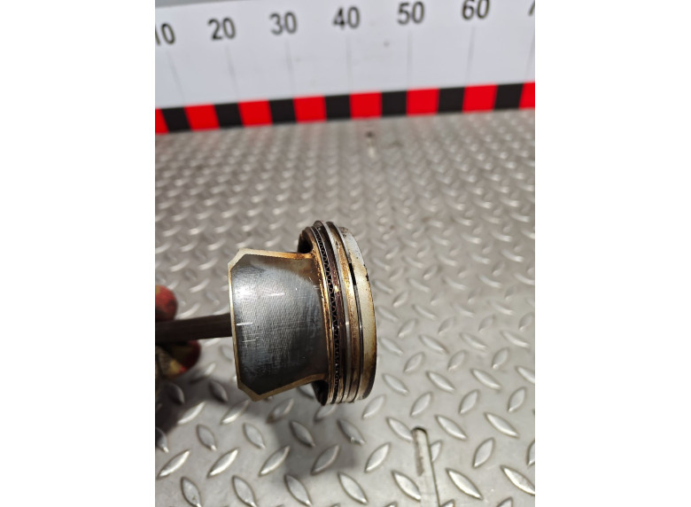 Поршень к Volkswagen Polo, 2005г.