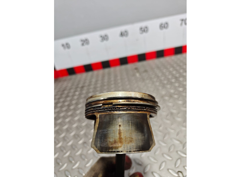 Поршень к Volkswagen Polo, 2005г.