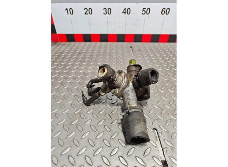 Фланец (тройник) системы охлаждения к Volkswagen Golf, 2002г.