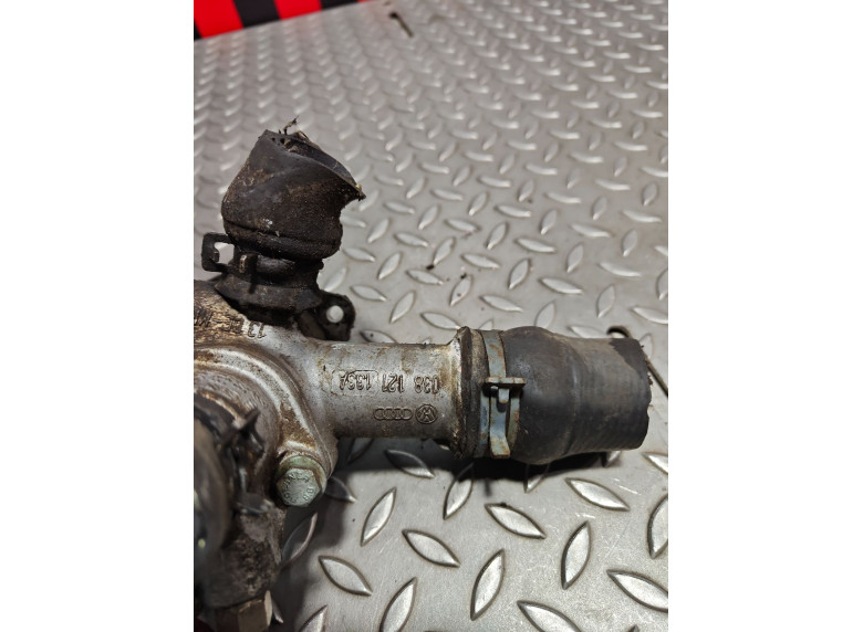 Фланец (тройник) системы охлаждения к Volkswagen Golf, 2002г.