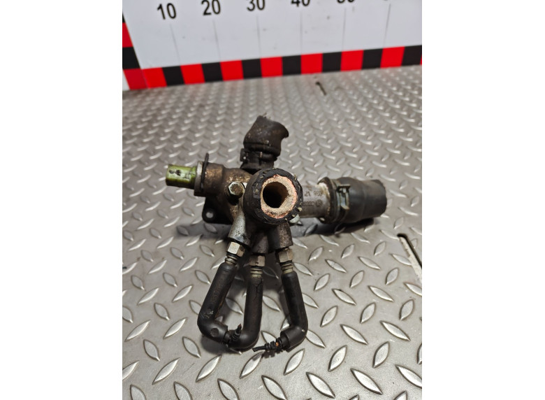 Фланец (тройник) системы охлаждения к Volkswagen Golf, 2002г.