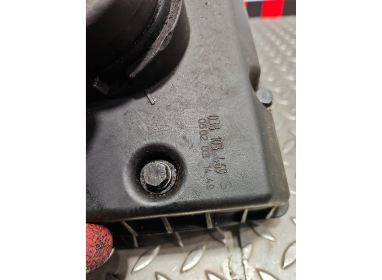 Клапанная крышка к Volkswagen Golf, 2002г.