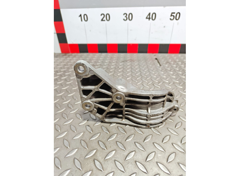 Кронштейн полуоси к Ford Fiesta, 2016г.