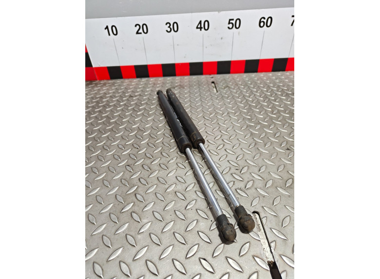 Амортизатор крышки багажника (3-5 двери) к Mazda CX9, 2018г.