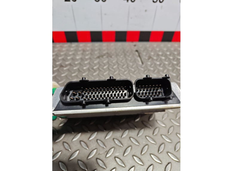 Блок управления двигателем к Volkswagen Passat, 1998г.