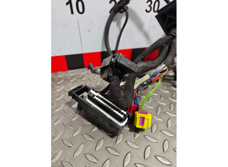 Проводка двигателя к Volkswagen Passat, 1998г.